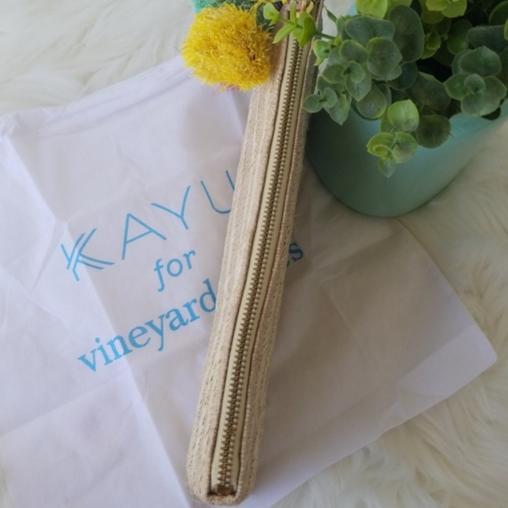 NWT Kayu by Vineyard Vines Woven Clutch Stripe Pom - Picture 3 of 6